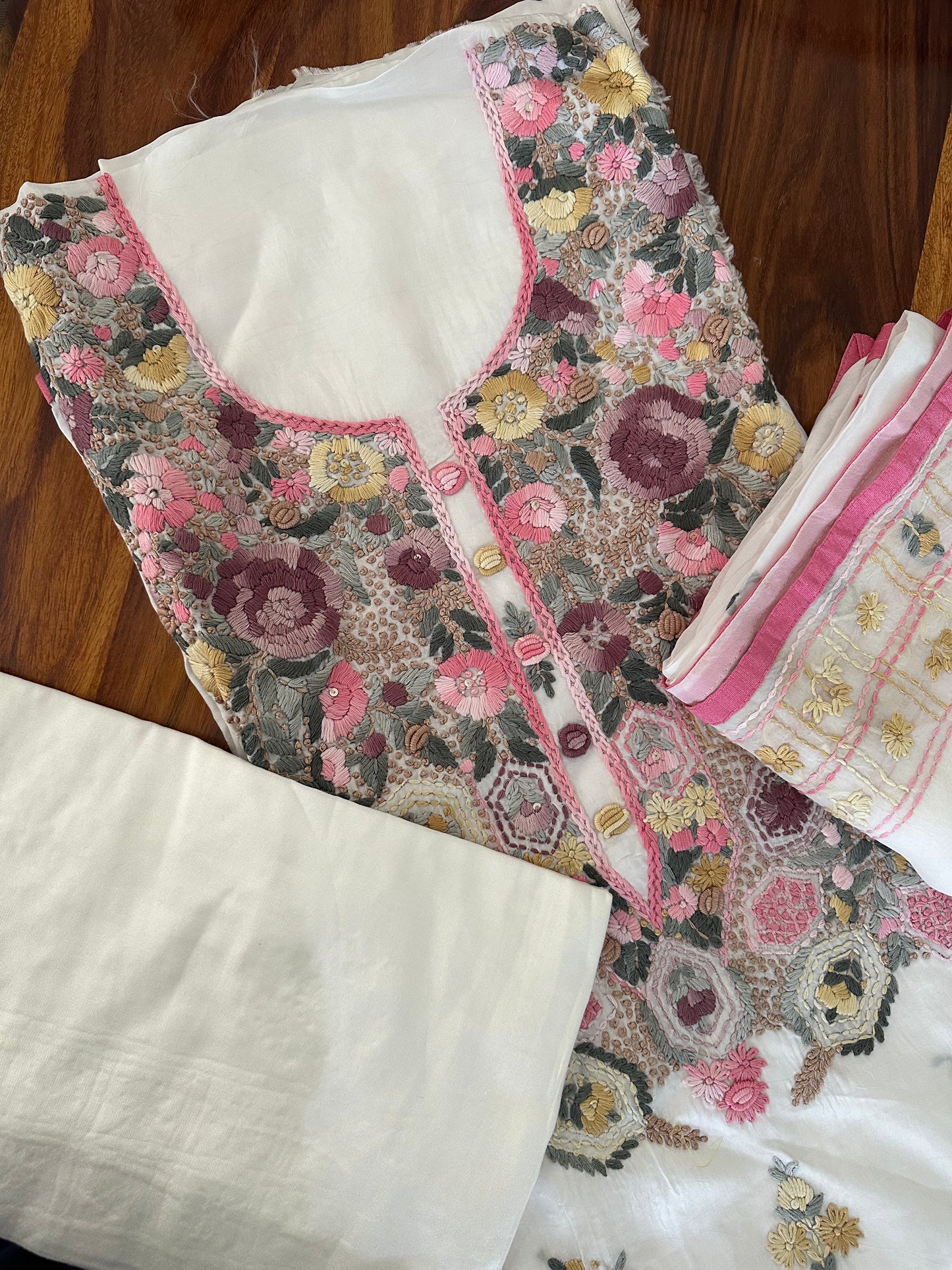 Handcrafted Suit dupatta