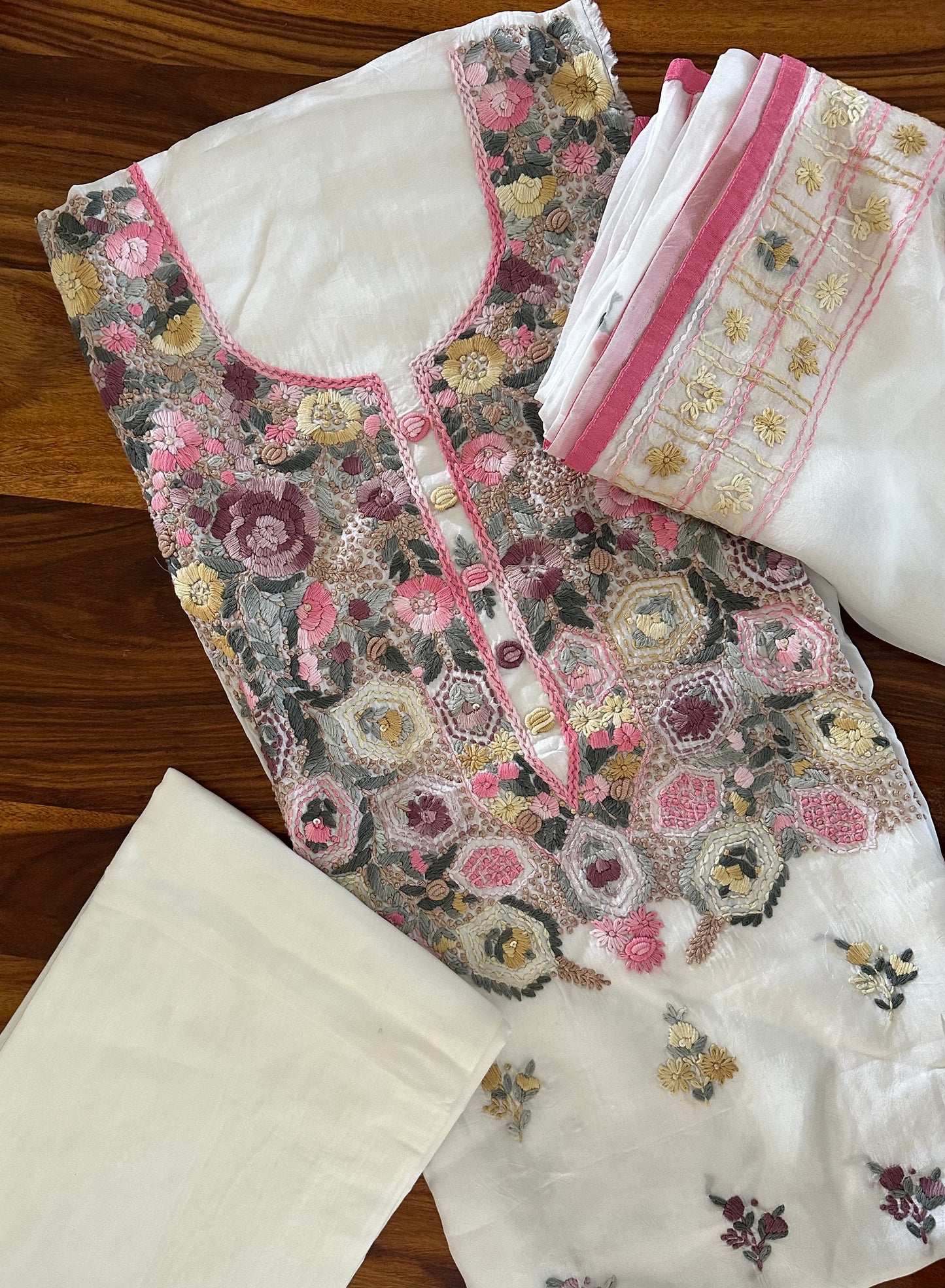 Handcrafted Suit dupatta