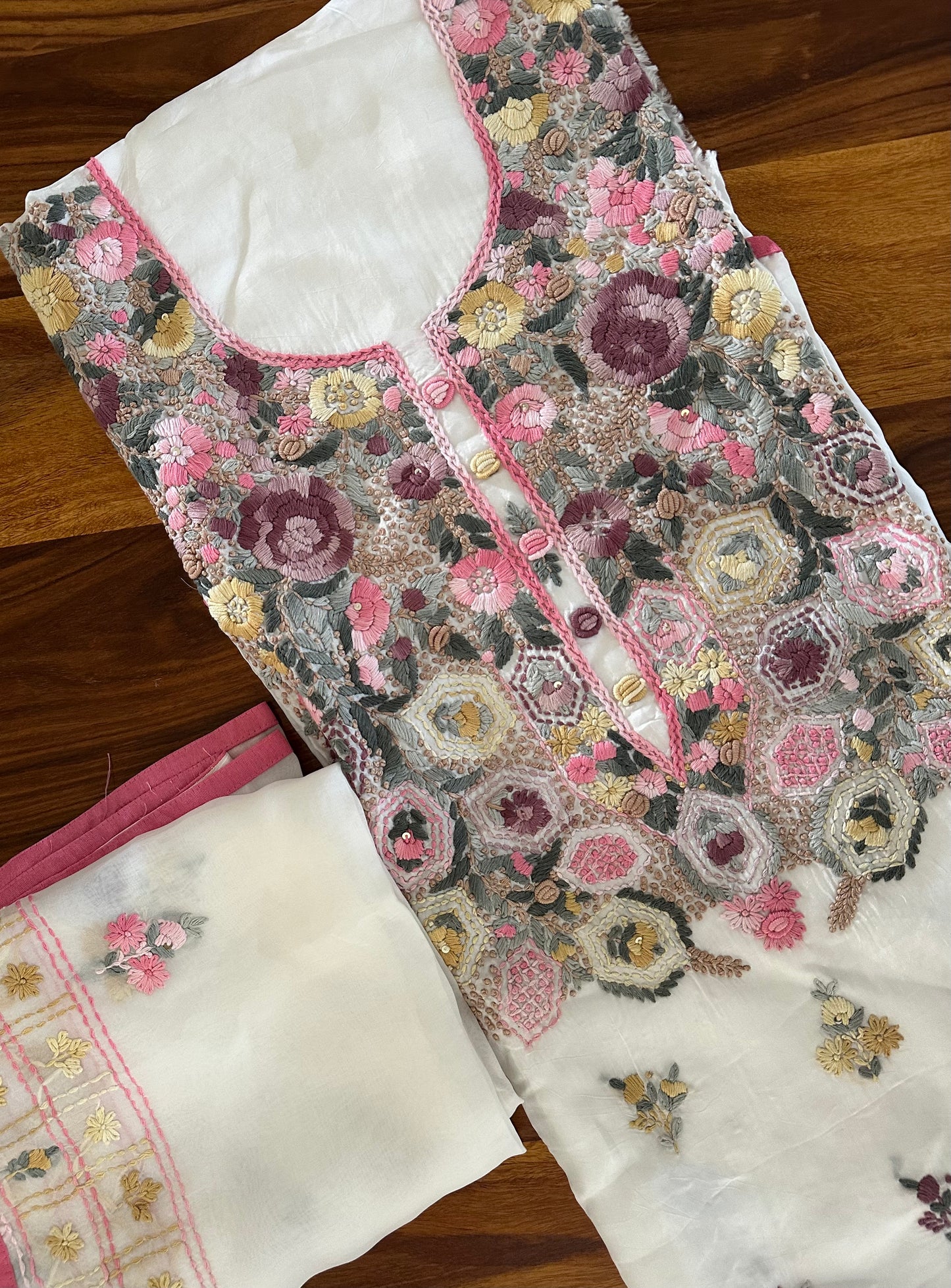 Handcrafted Suit dupatta